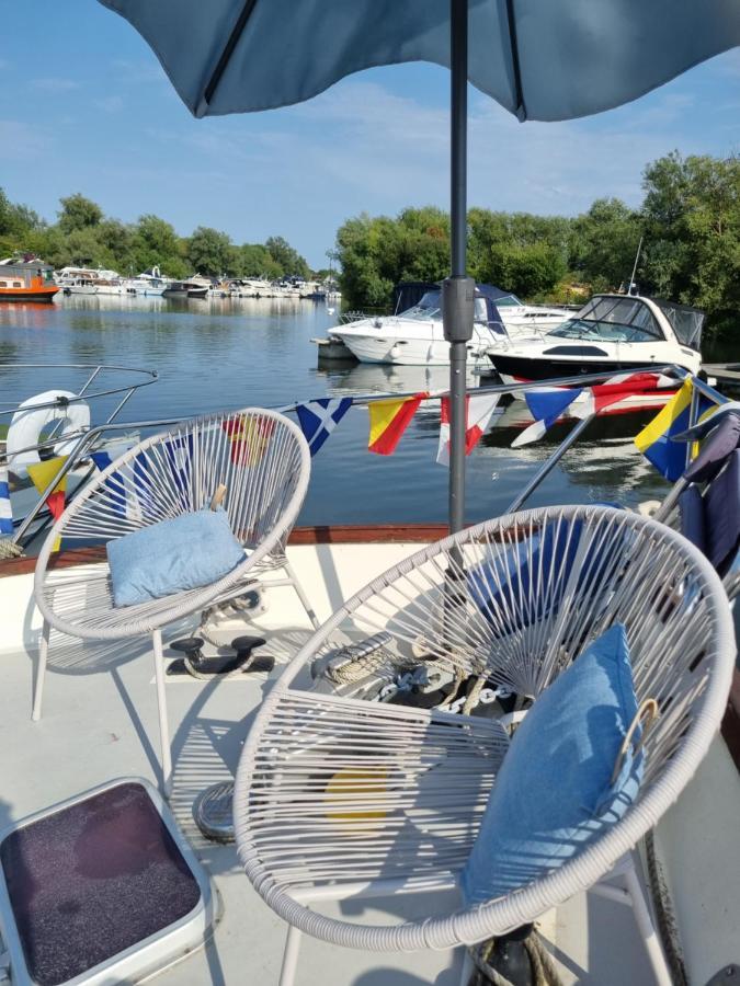 Traditional Boat Hotel Thorpe  Exterior photo